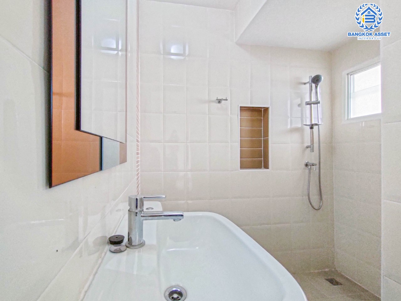 ทาวน์เฮ้าส์มือสองย่านนนทบุรี ม.โกลเด้นทาวน์ ชัยพฤกษ์-วงแหวน บนเนื้อที่ 16.5 ตร.ว. ฟังก์ชัน 2 ห้องนอน 2 ห้องน้ำ 1 ที่จอดรถ ต่อเติมหลังคาโรงรถพร้อม ทำเลเชื่อมต่อถ.บางกรวย-ไทรน้อย, ถ.กาญจนาภิเษก, ถ.ชัยพฤกษ์ ใกล้เซ็นทรัลเวสต์เกต